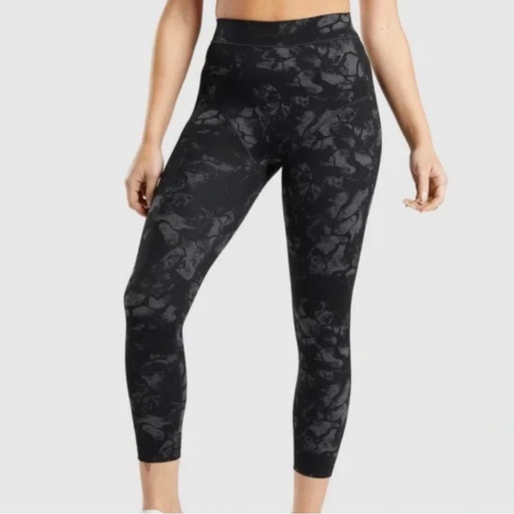 Gymshark KK Black Camo Scrunchy Butt High Rise Athletic Leggings (7/8 length)